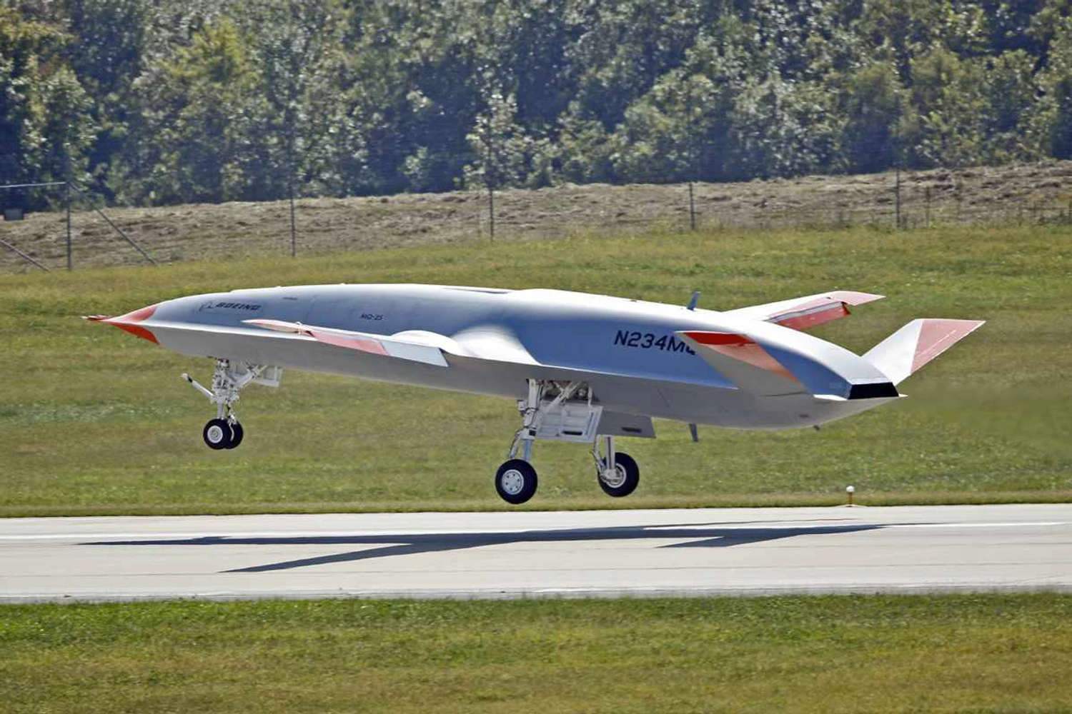 MQ-25: avião tanque não tripulado da Boeing completa primeiro voo