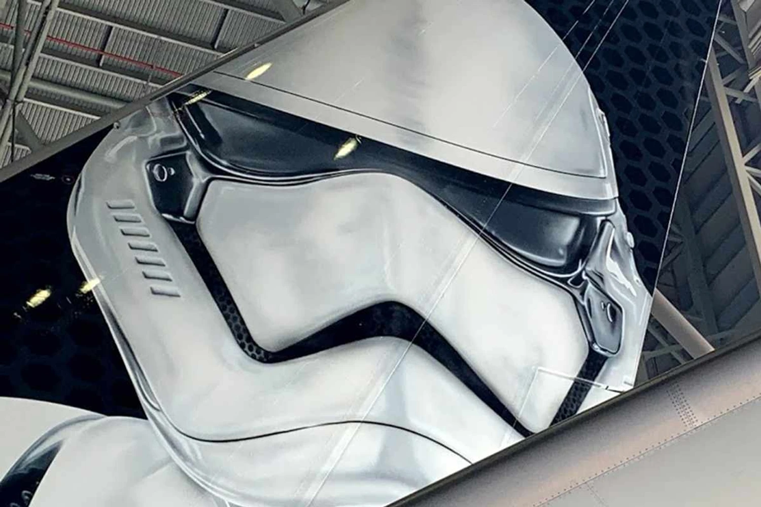 Latam apresenta aeronave com pintura temática do Star Wars