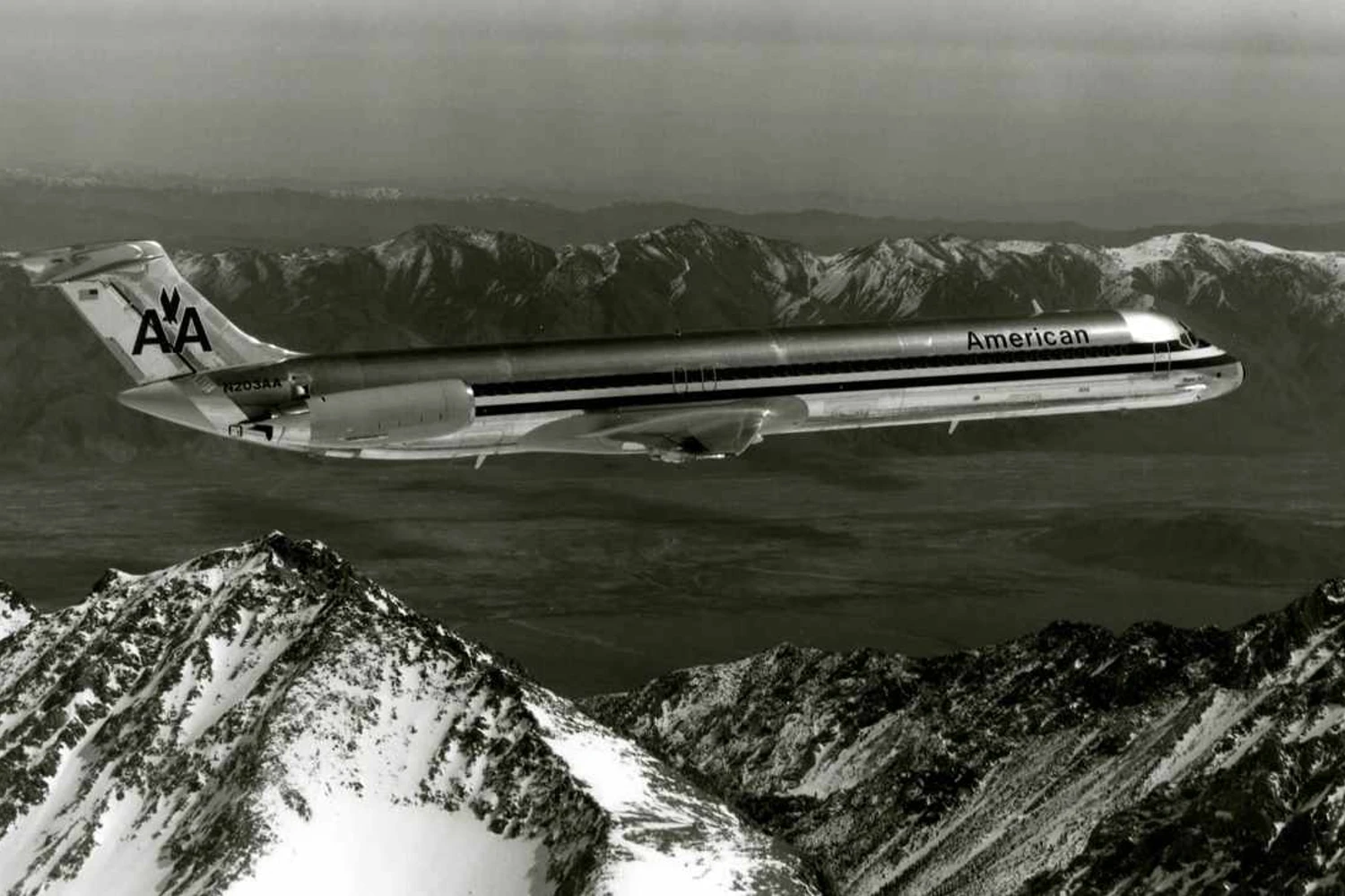 Os maiores operadores do MD-80 foram companhias aéreas dos EUA (AA)
