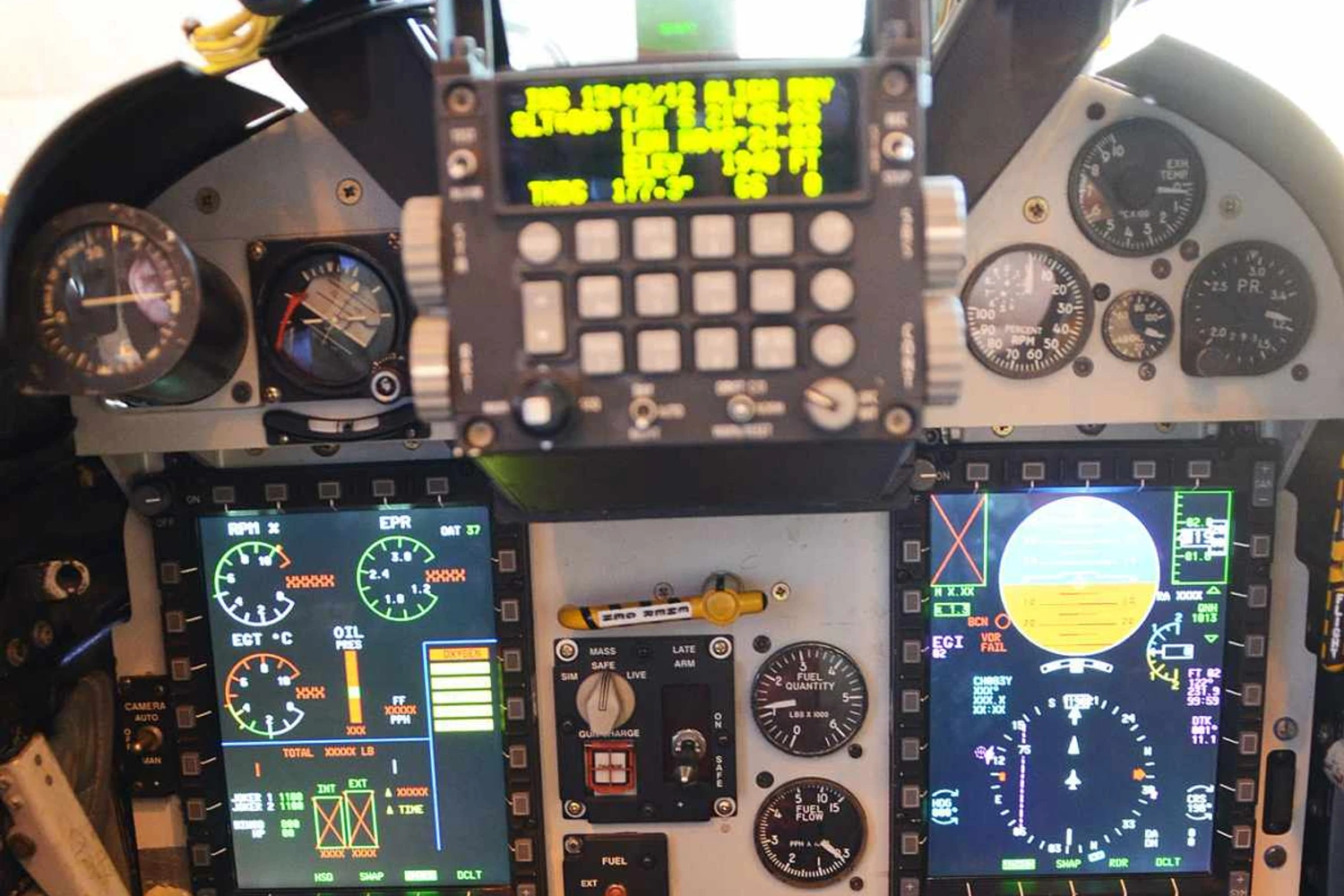 Painel modernizado do AF-1 (Samuel Barros Pysklyvicz/Poder Naval)