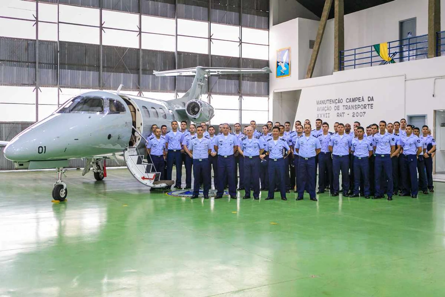FAB apresenta novos jatos utilitários U-100 Phenom EV