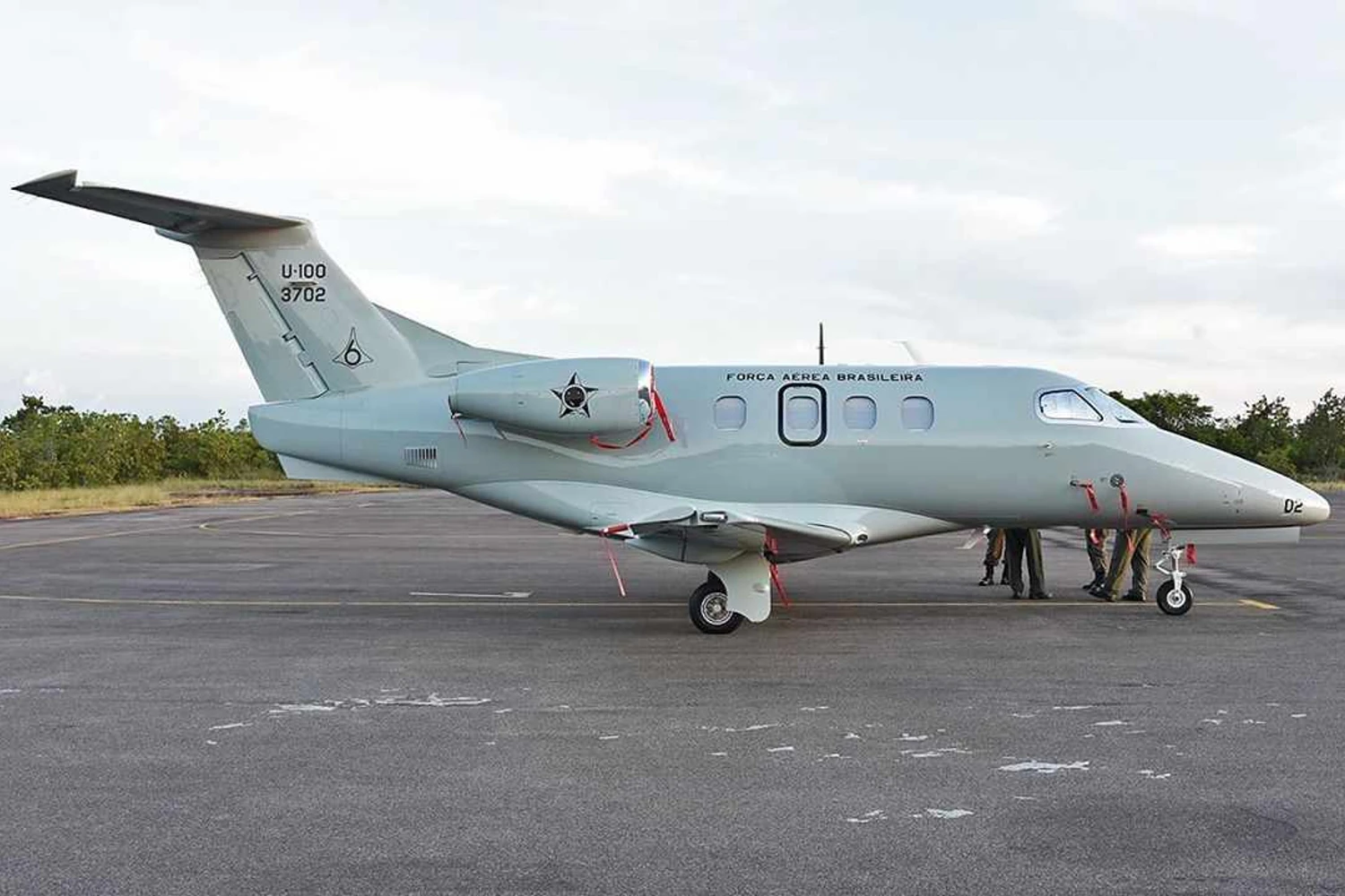 FAB recebe primeiros jatos Phenom 100 da Embraer