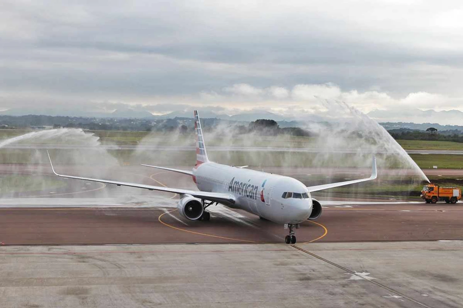 Boeing 767-300 em Curitiba: voo durou cerca de três anos, mas foi cancelado em 2016 por conta da baixa demanda (Emerson de Souza/Prefeitura de Curitiba)