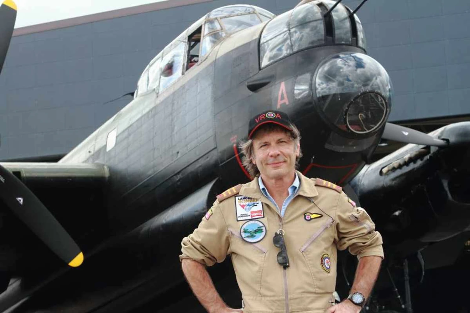 Bruce Dickinson é condecorado Capitão Honorário da força aérea britânica