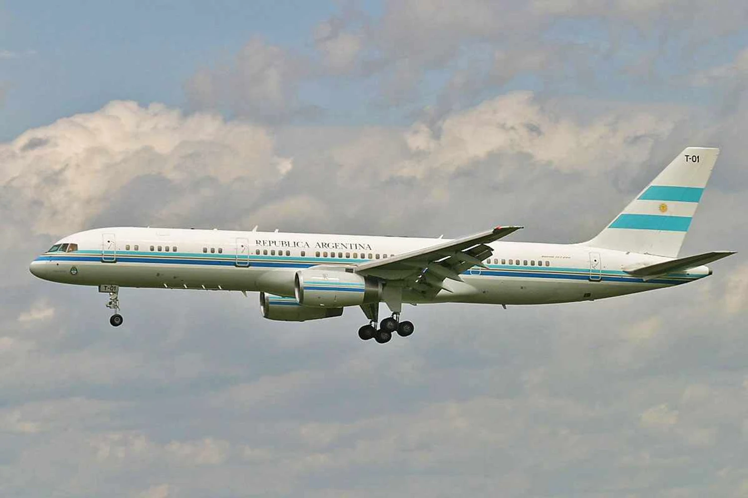The Tango 01, Argentine presidential aircraft: without flying since 2016, it can be reformed by the new president (Alan Lebeda)