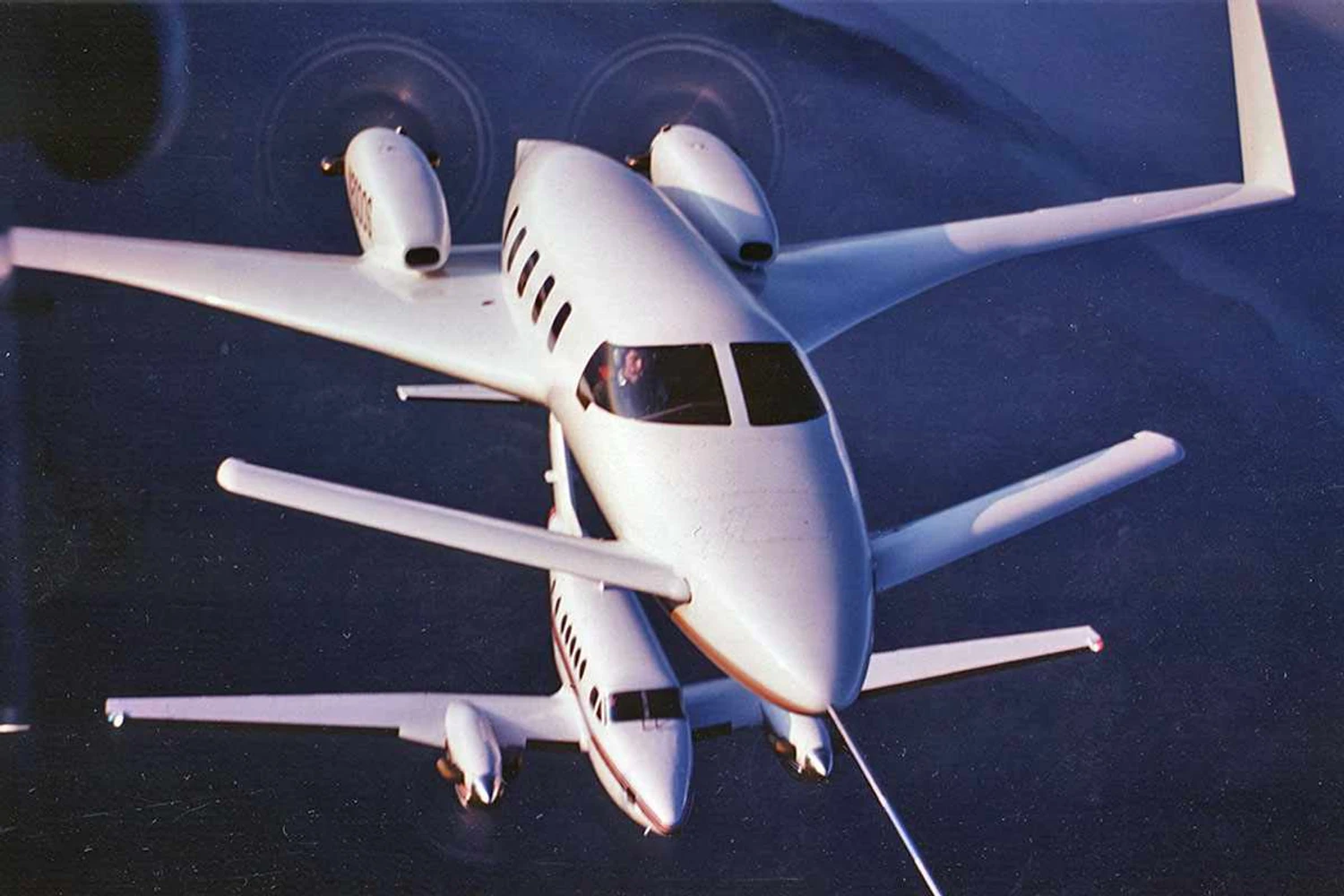 O Starship e ao fundo o King Air: o velho turboélice segue em produção (Scaled Composites)