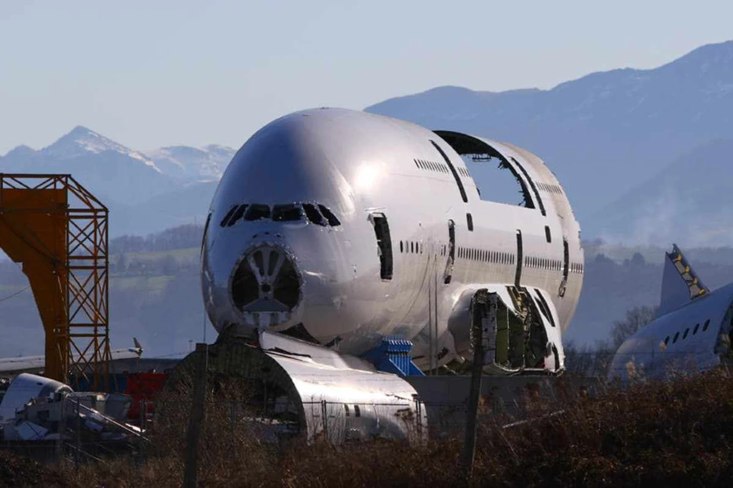 Mais três Airbus A380 serão desmontados para suprir peças para frota do gigante de dois andares