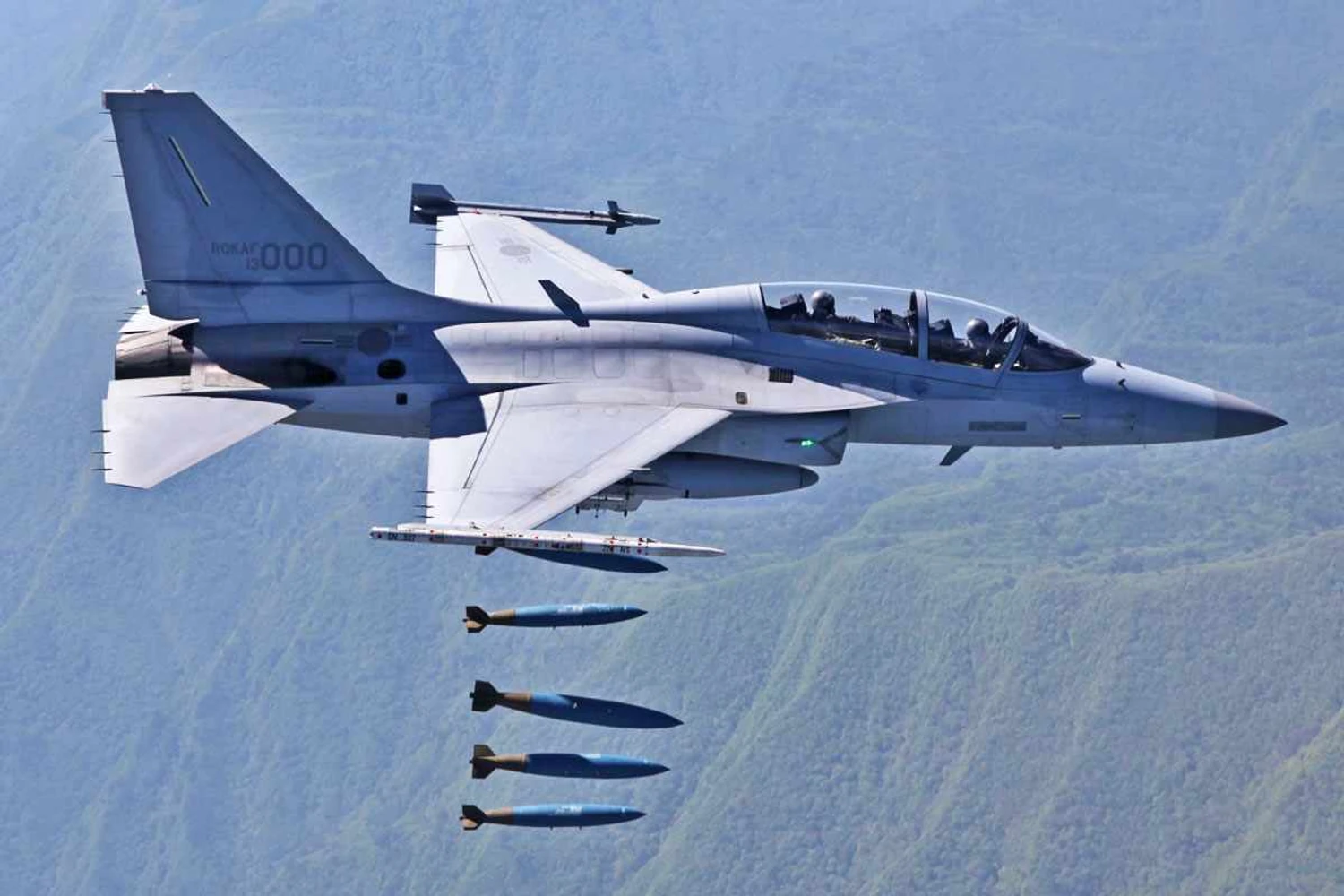 Malásia seleciona o caça leve FA-50 da Korean Aerospace