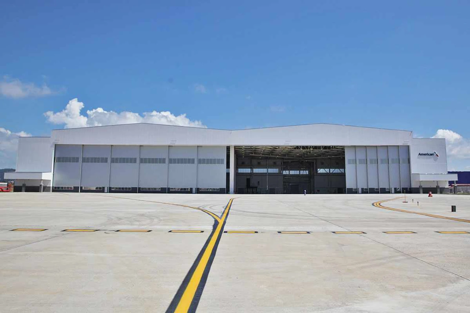 Governo brasileiro aprova super hangar da American Airlines em Guarulhos
