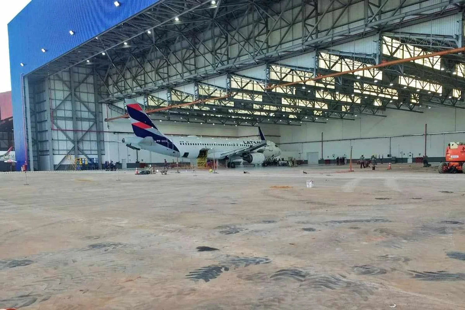 LATAM vai investir US$ 2 bilhões no Brasil, mas jatos da Embraer ficam para depois