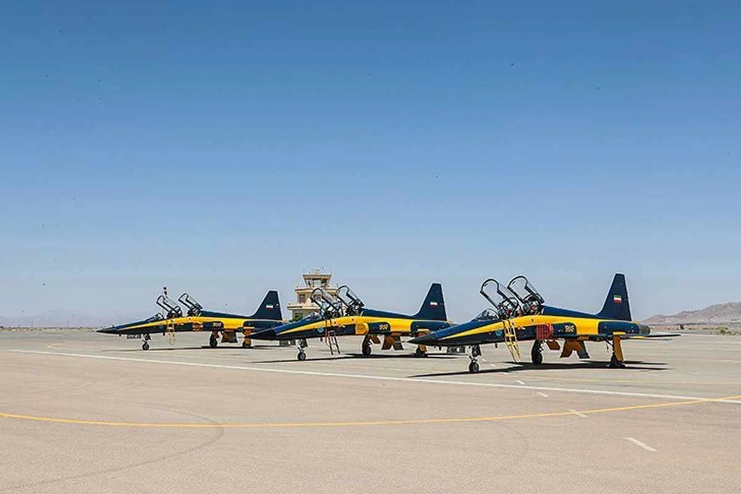 “Blue Angels” do Irã recebe novos jatos de acrobacia