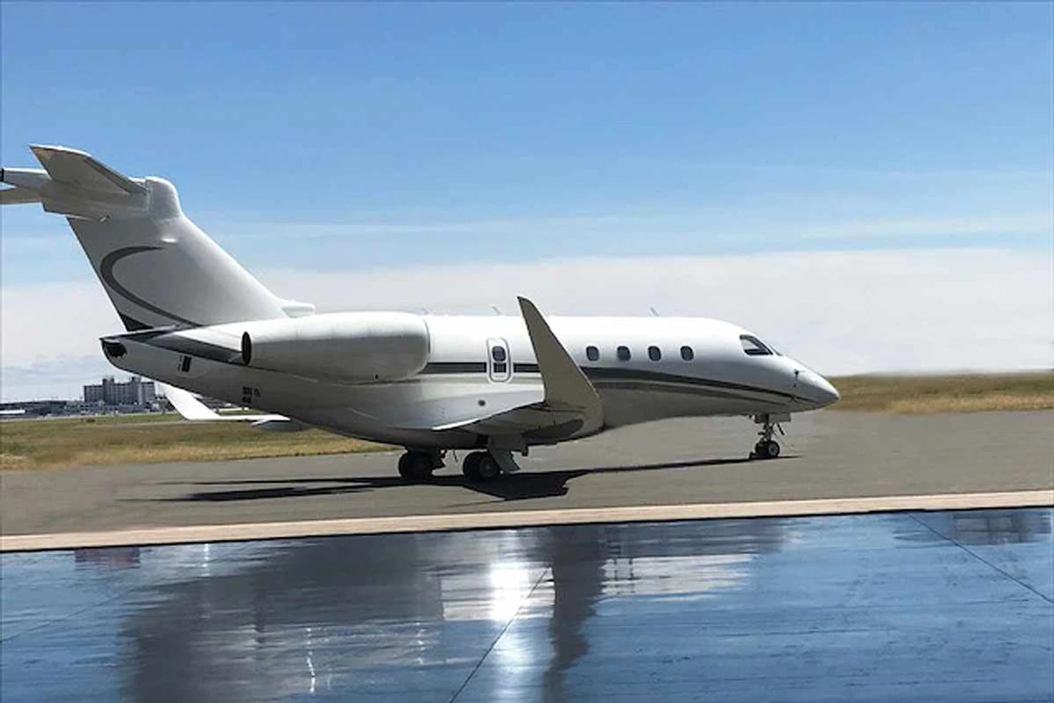 The first Legacy 450 converted to the Praetor 500 standard (Embraer)