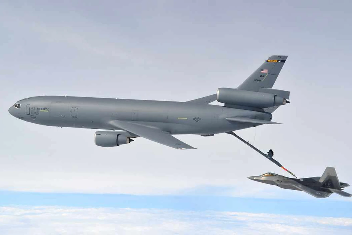 Força Aérea dos EUA inicia aposentadoria dos aviões-tanque KC-10 Extender