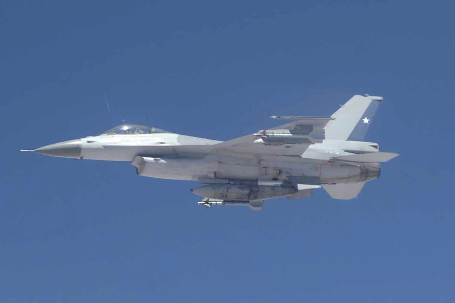 Pentágono aprova modernização dos caças F-16 do Chile