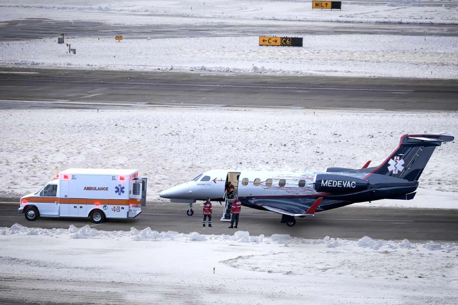 Embraer lança Phenom 300 adaptado para transporte aeromédico