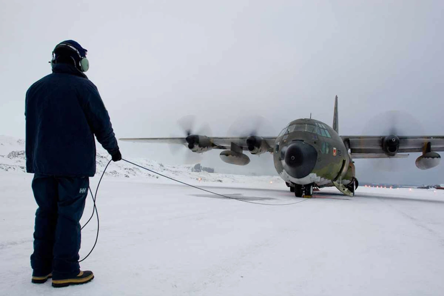 FAB faz primeira entrega de suprimentos na nova Estação Antártica Comandante Ferraz
