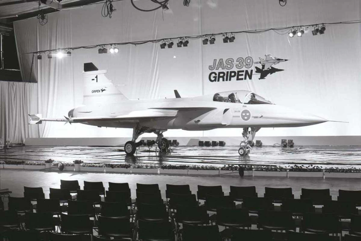 A apresentação do JAS 39 Gripen em 1987 (Saab)