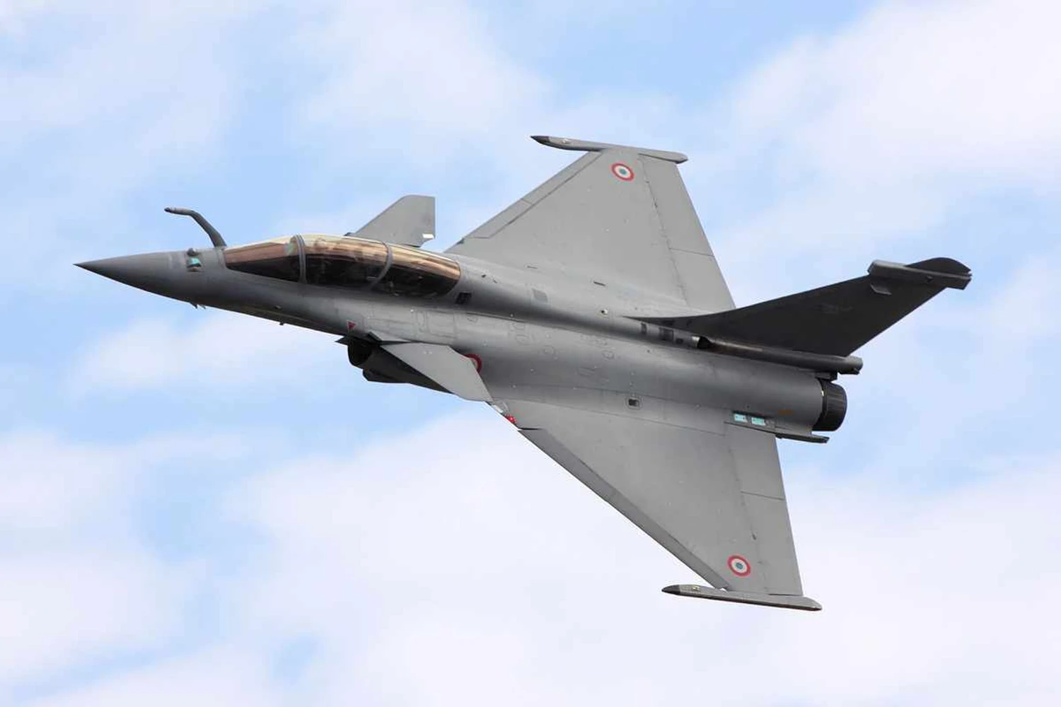 Emirados Árabes faz encomenda de 80 caças Dassault Rafale