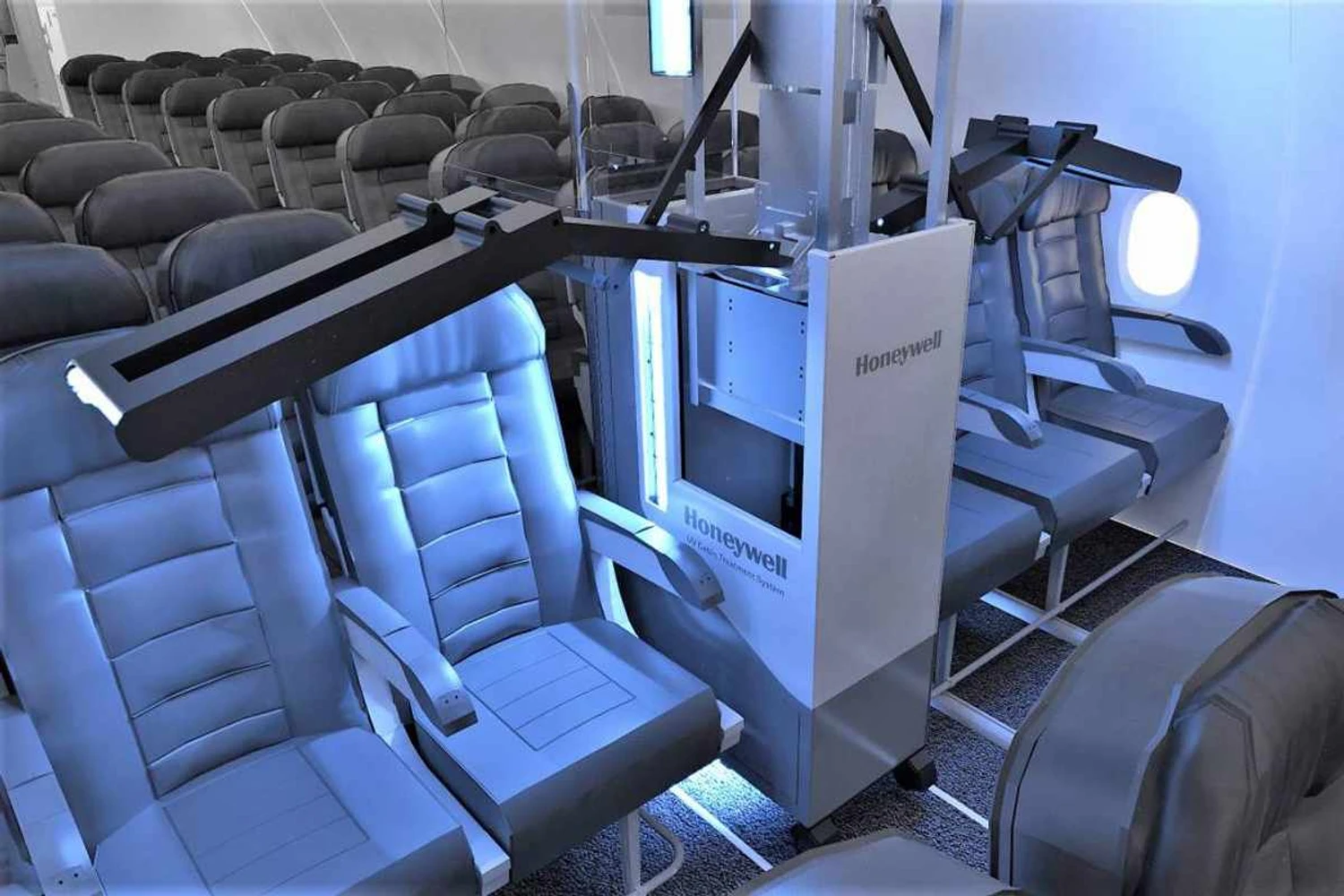 Azul adota sistema de limpeza com raios ultravioleta em suas aeronaves