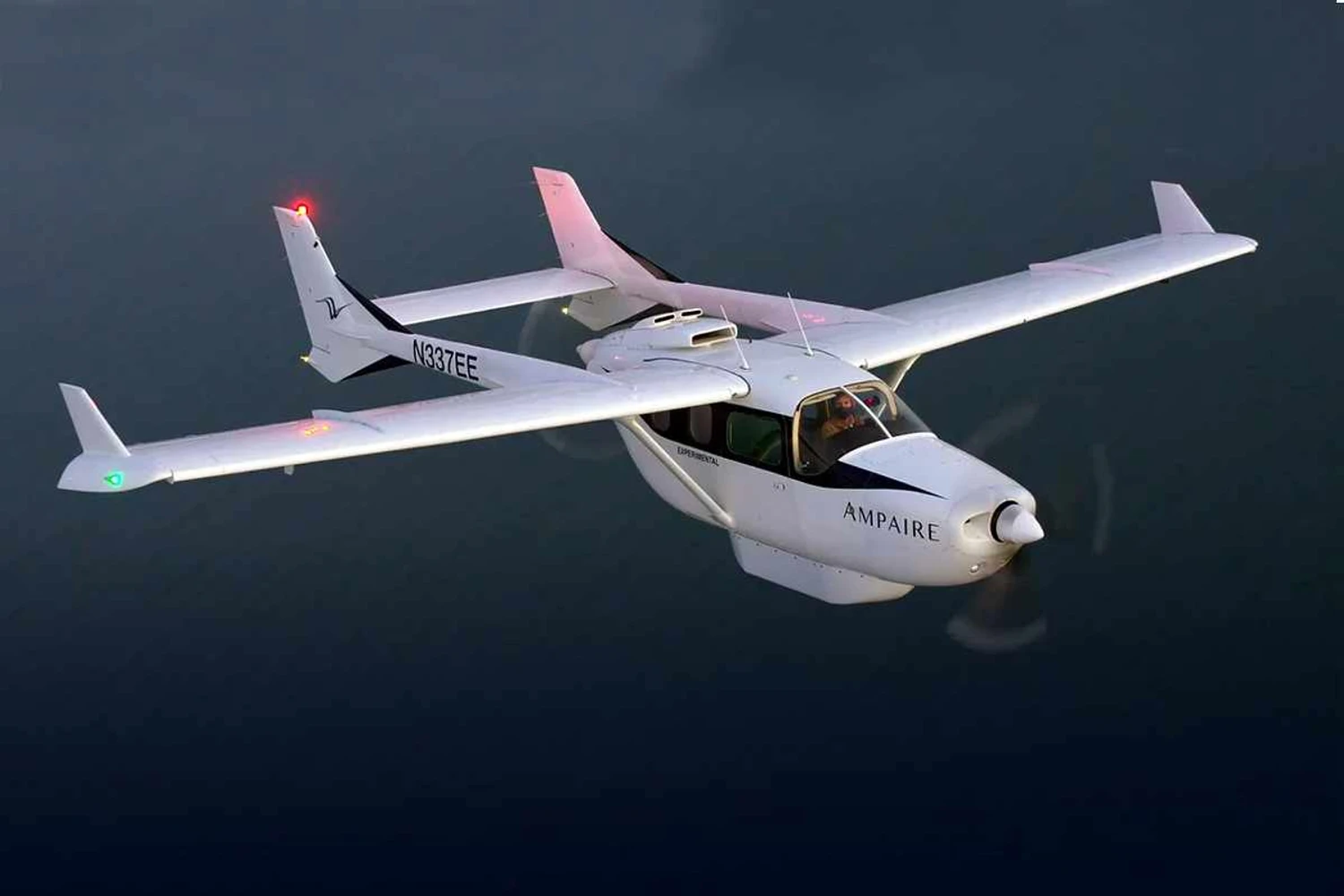 Recorde: avião híbrido faz voo de quase 600 km nos EUA