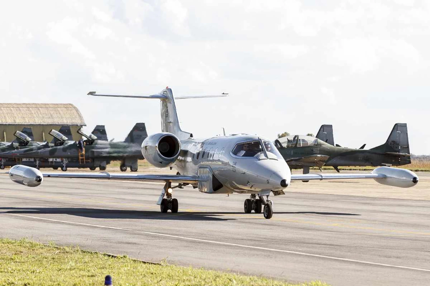 Learjet R-35A realiza sua última missão com a FAB