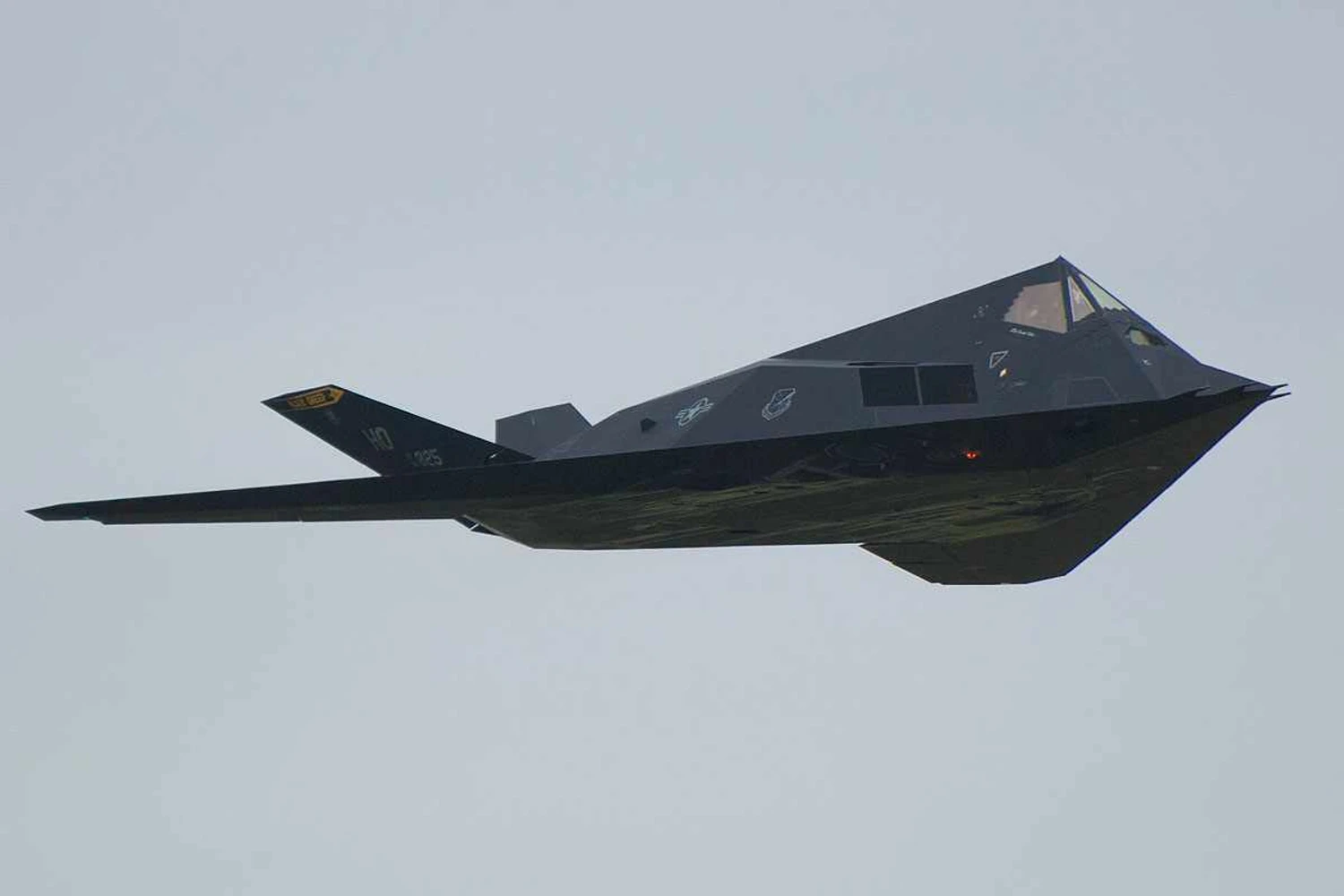 Aposentado, caça stealth F-117 da USAF continua a fazer aparições misteriosas