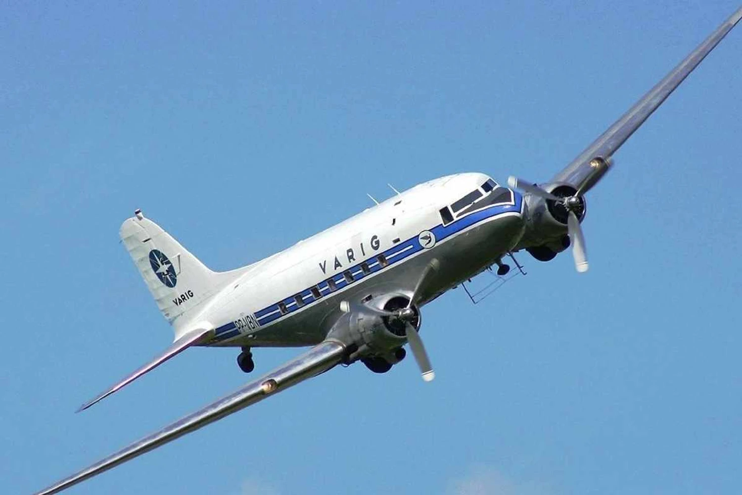 Clássico Douglas DC-3 está à venda no Brasil