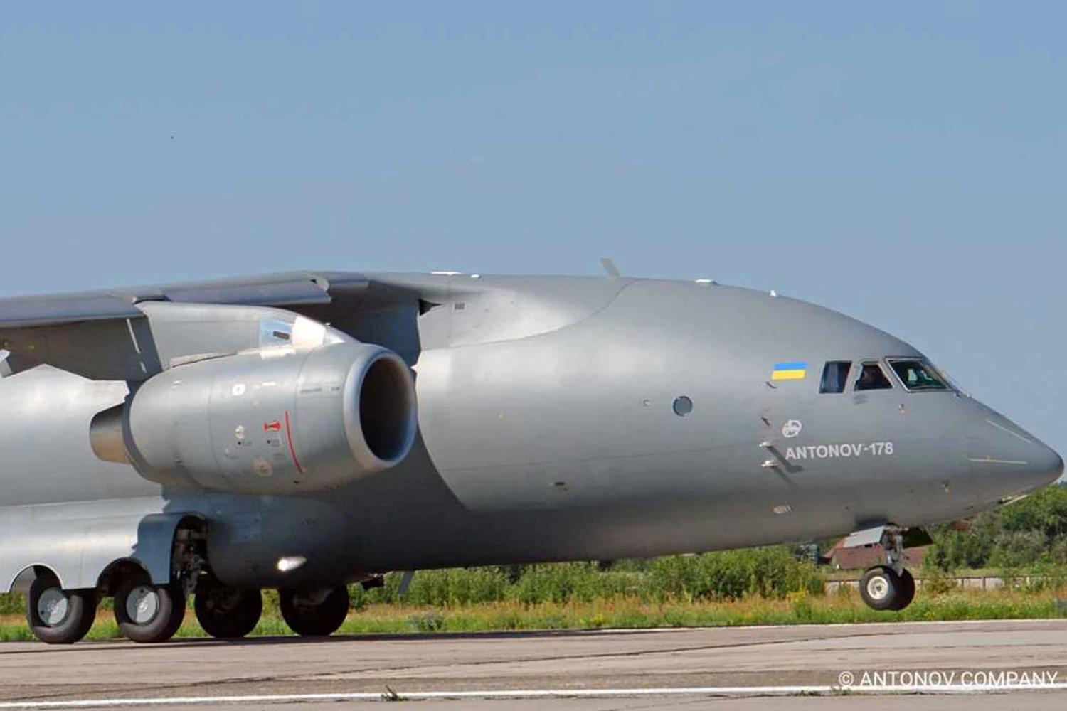 Ucrânia anuncia a compra de cargueiros Antonov An-178, rival do Embraer C-390