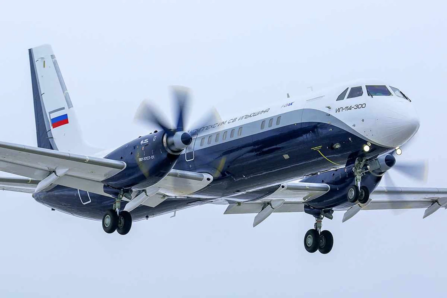 Turboélice regional Il-114-300 deve atrasar após problema em motor