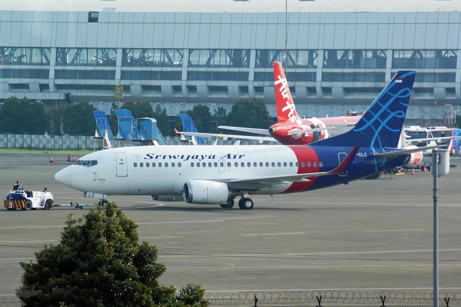 Boeing 737-500 Sriwijaya Air (PK-REN via Wikimedia Commons)