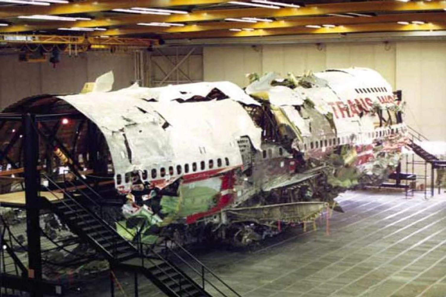 Boeing 747 da TWA reconstruído após acidente será desmontado