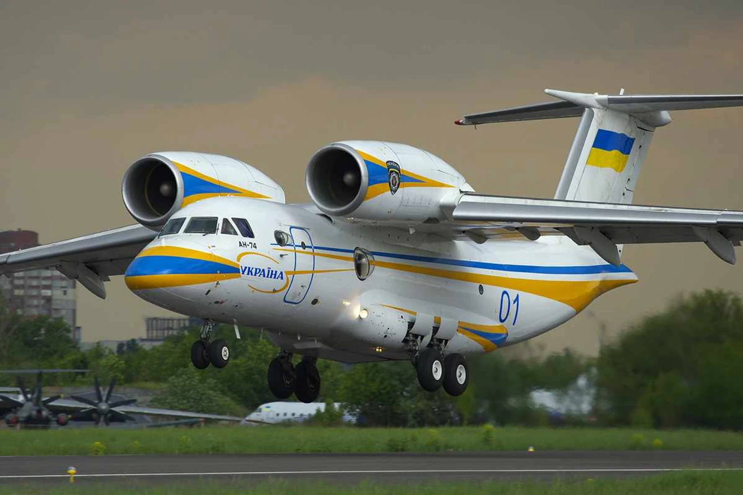 Ucrânia busca parceiros para retomar produção do exótico An-74