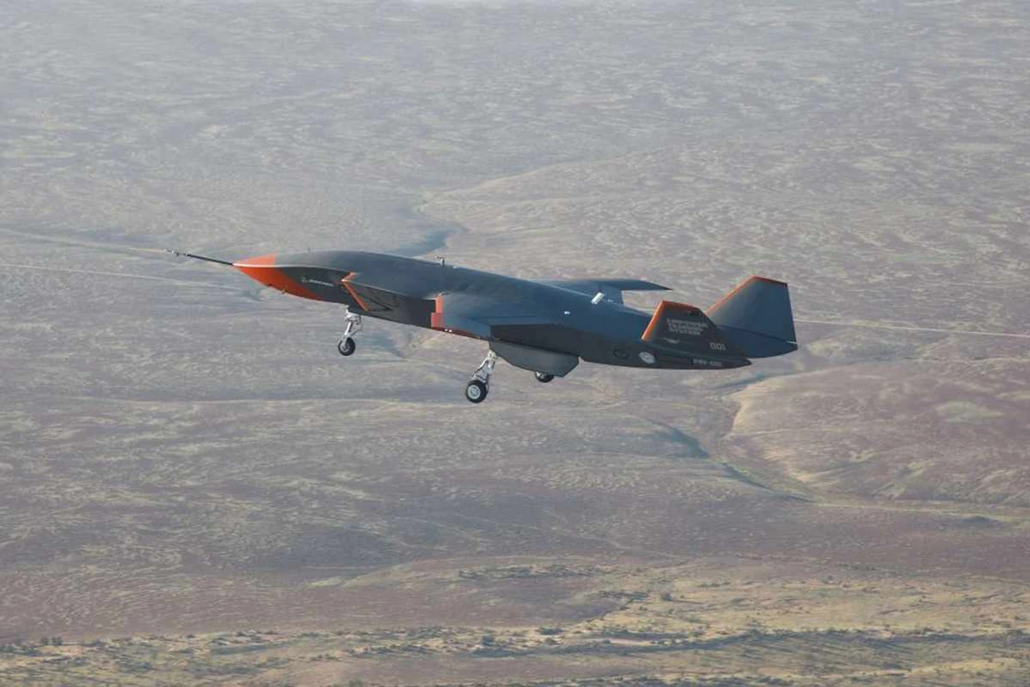 Ciborgue com asas: Boeing Loyal Wingman completa primeiro voo