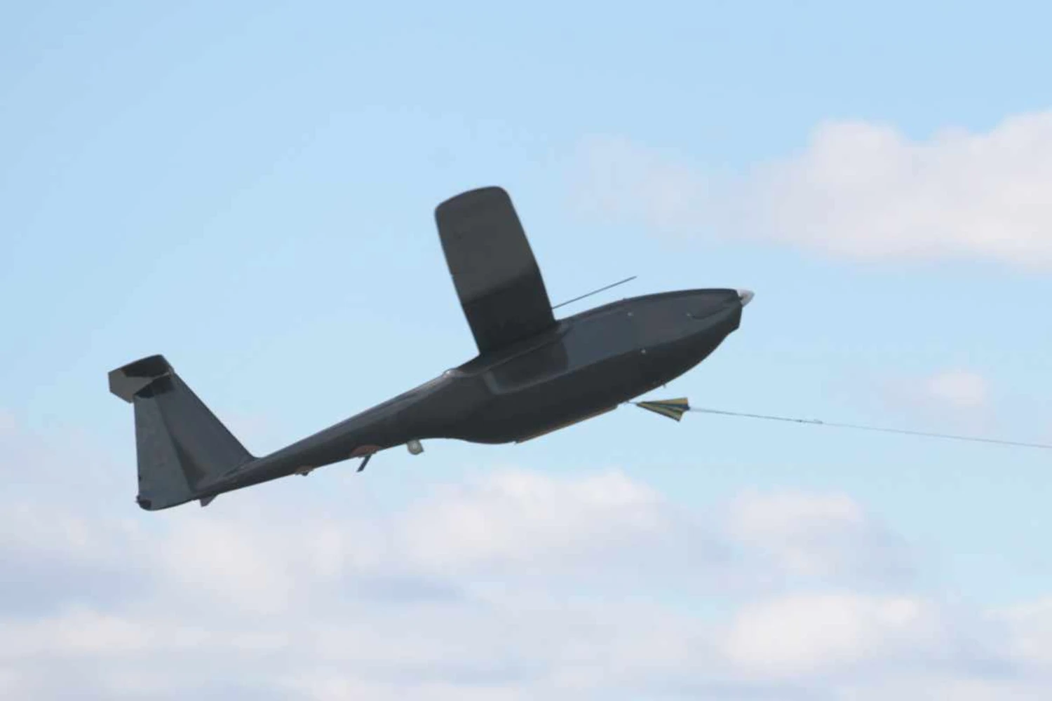 Drone movido a energia solar e hidrogênio voa por 24 horas nos EUA