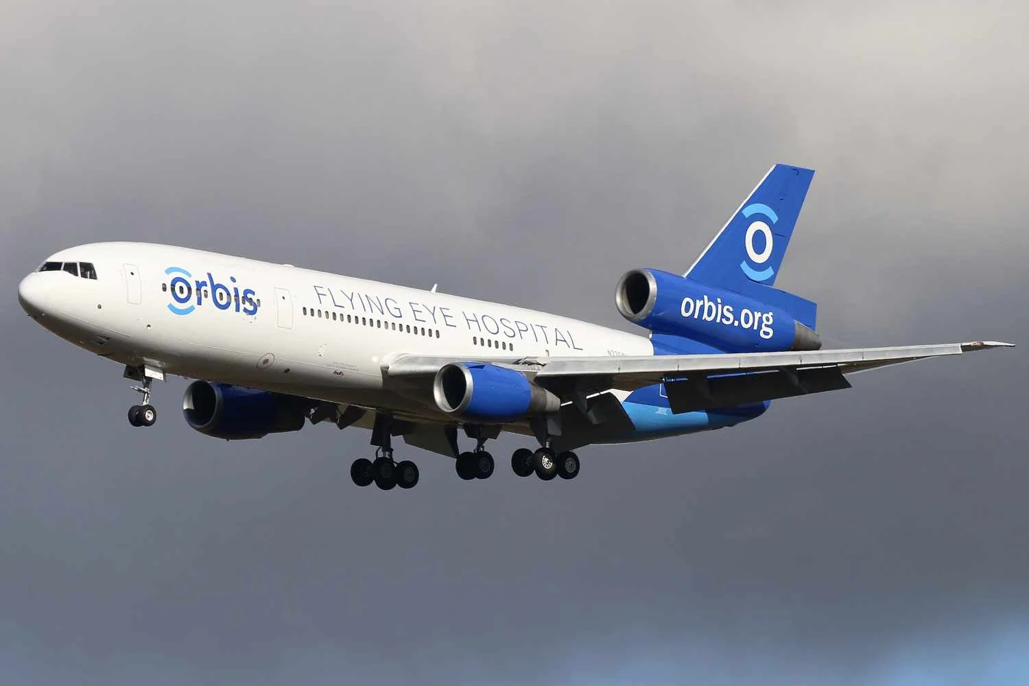 MD-10-30F usado como hospital oftalológico da Orbis (Colin Cooke Photo)