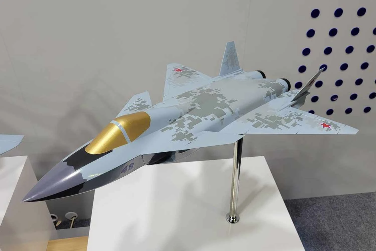 Ofuscada pela Sukhoi, MiG revela maquetes de seus projetos na MAKS 2021