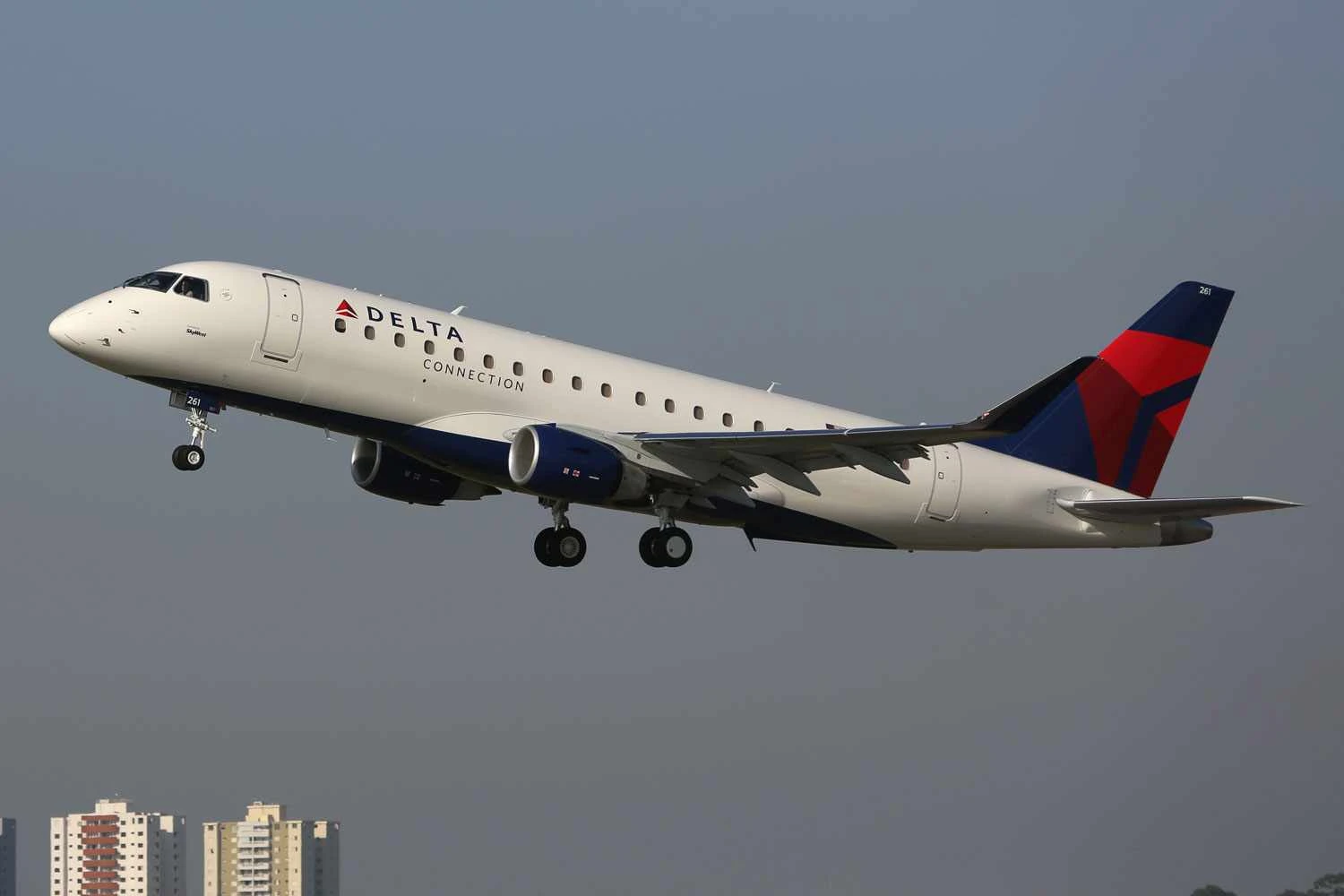 BNDES vai financiar exportação de seis jatos Embraer E175 para a Skywest