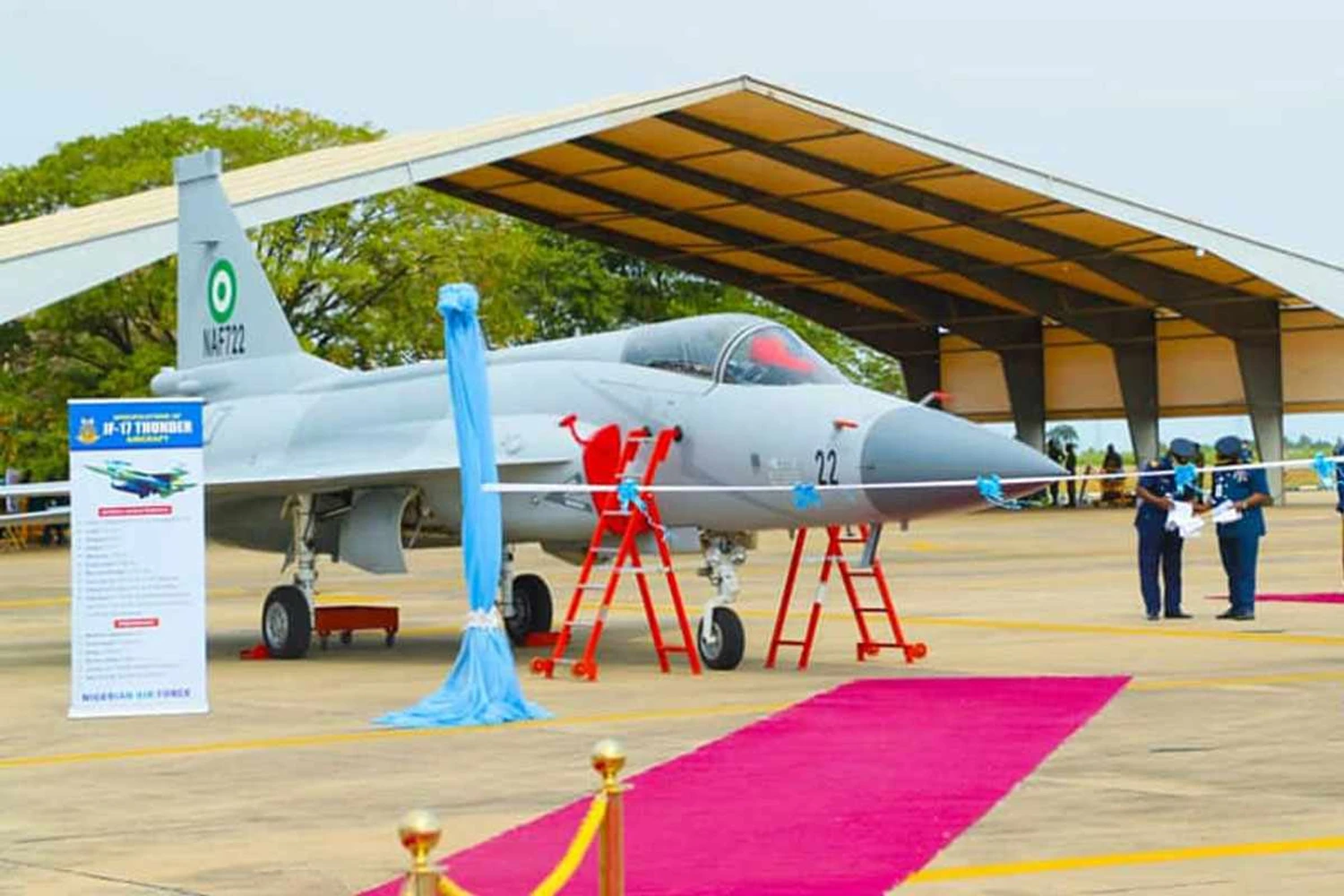 Um dos três JF-17 recebidos pela Nigéria