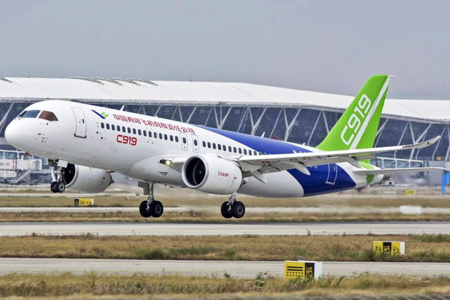 Primeiro jato C919 de produção está perto da montagem final