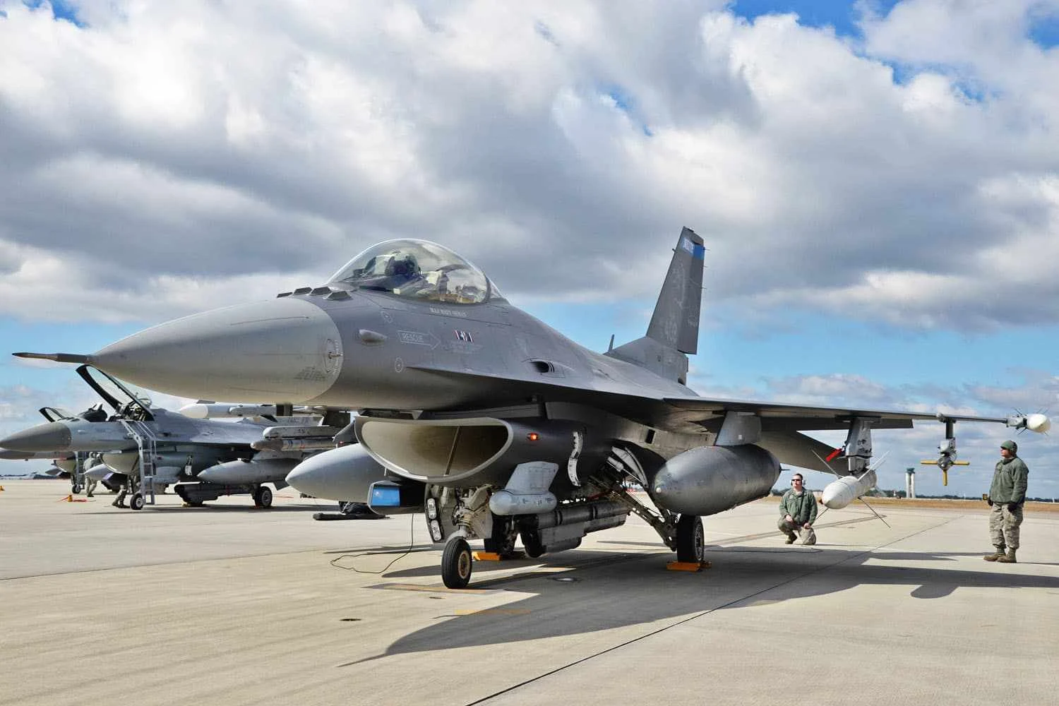 Caça F-16 deve disputar pedido da Força Aérea Argentina