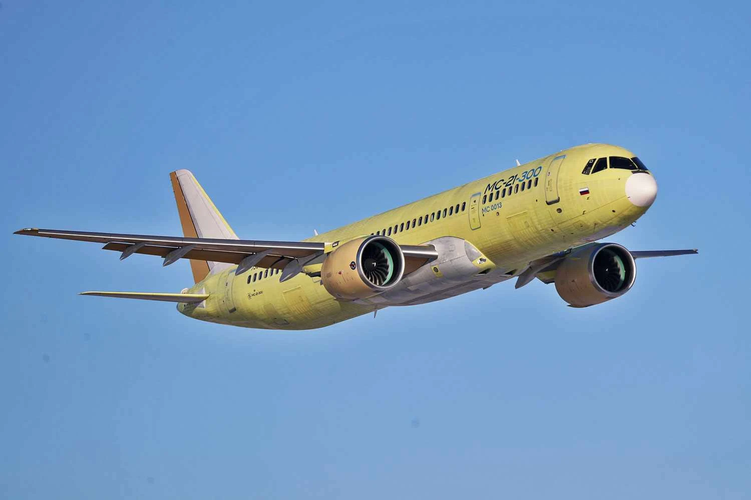 Jato MC-21 com asas "Made in Russia" voa pela primeira vez