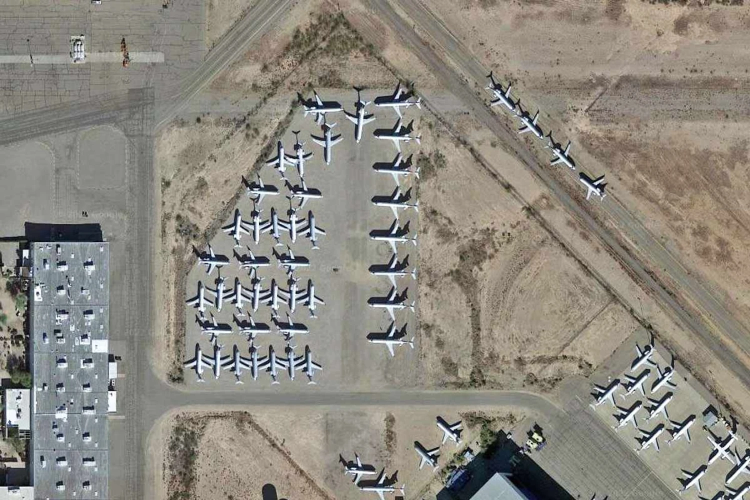 Aviões armazenados em Tucson (Google)