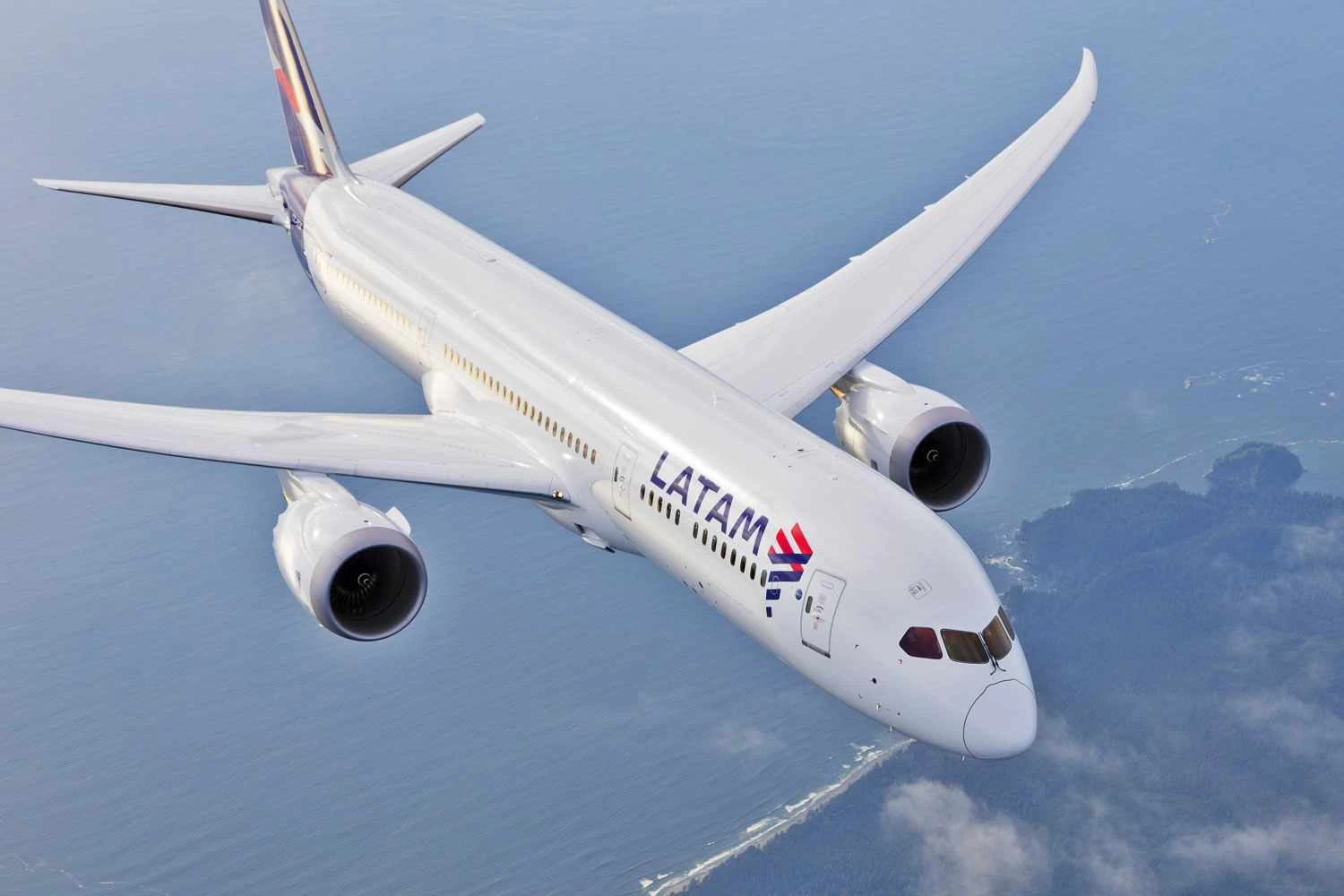 LATAM anuncia voos para Amsterdã, Bruxelas e Cidade do Cabo em 2026