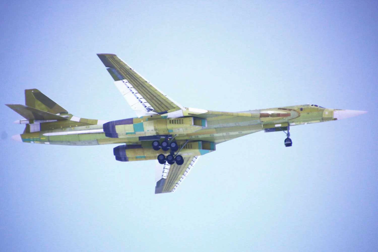 Um novo Tu-160 ganha os céus 40 anos após o primeiro voo do bombardeiro