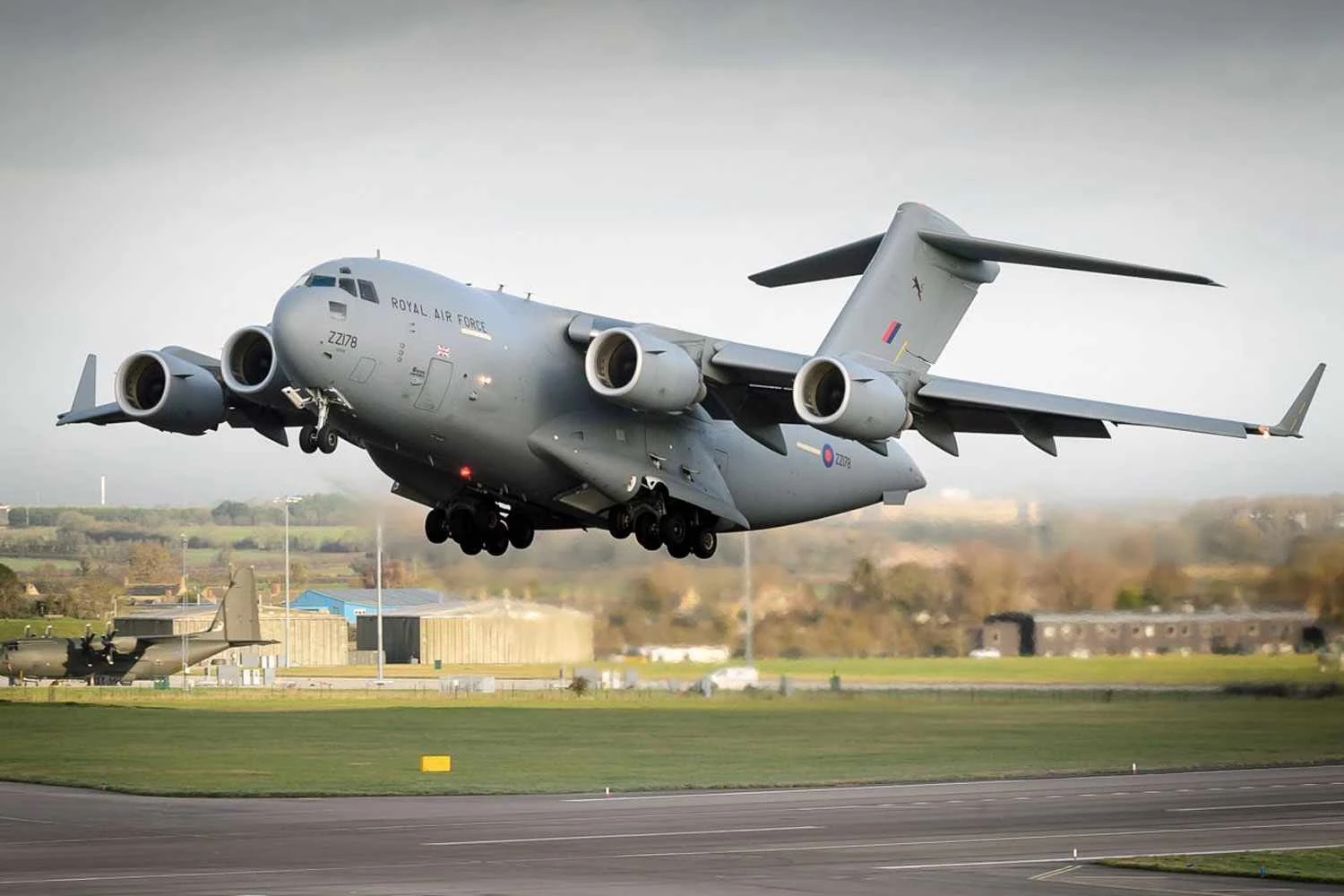 Boeing recebe contrato da USAF para modernizar aviônicos do C-17 Globemaster III