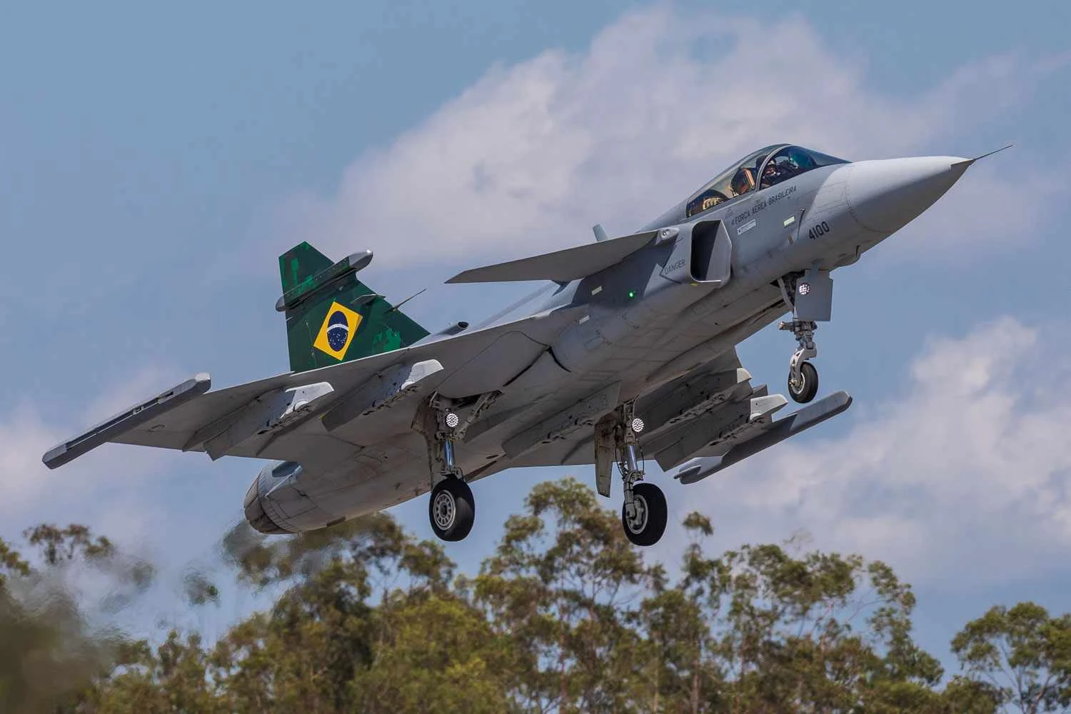 Em meio à restrições orçamentárias, FAB quer comprar mais 30 caças Gripen