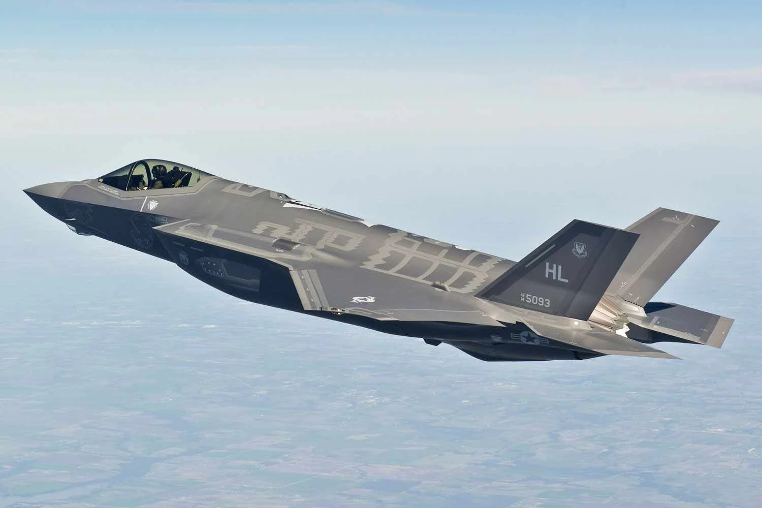 Pentágono autoriza que caças F-35 sejam entregues com componente chinês proibido