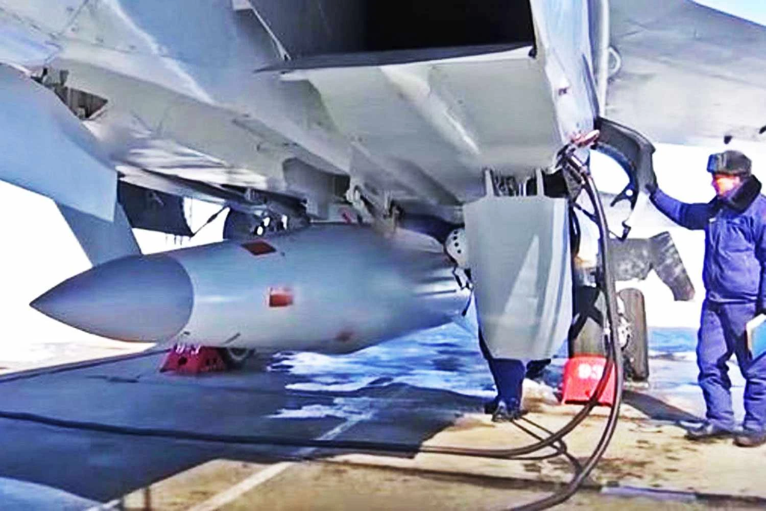 Míssil Kinzhal transportado pelo MiG-31K (Reprodução)
