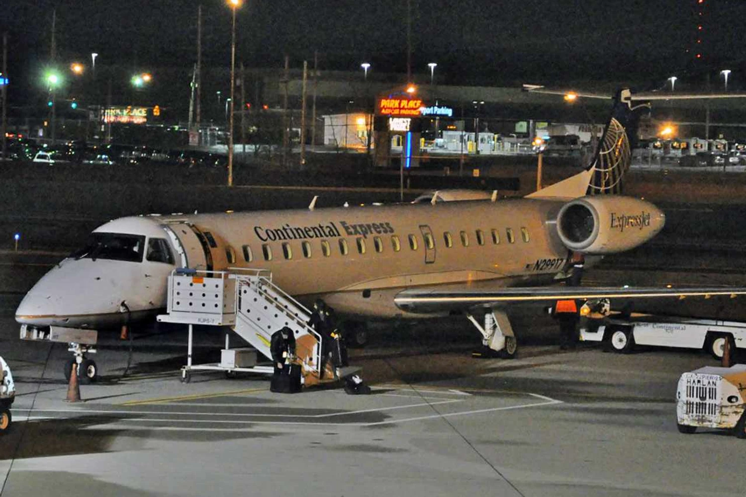 Empresa certifica escada retrátil para jatos ERJ da Embraer