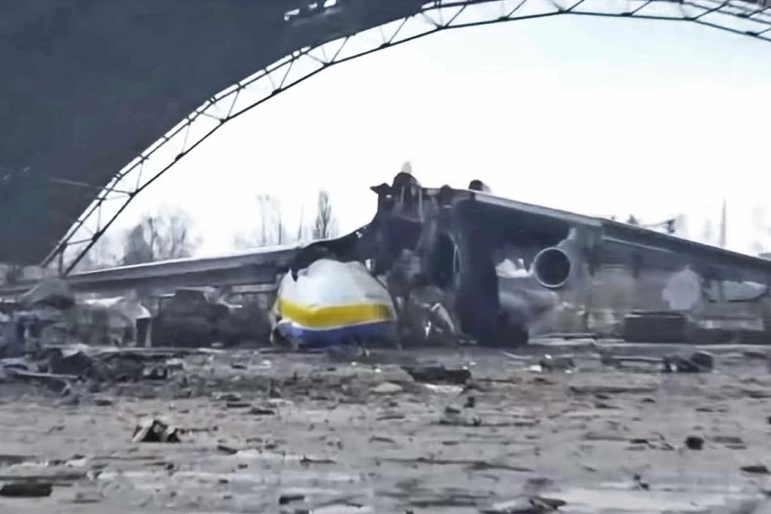 A controversa destruição do An-225: Por que o enorme Antonov não fugiu da Ucrânia?